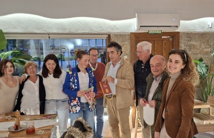 Clara en visite au club de Sierra de Madrid à Colmenar Viejo, Espagne
